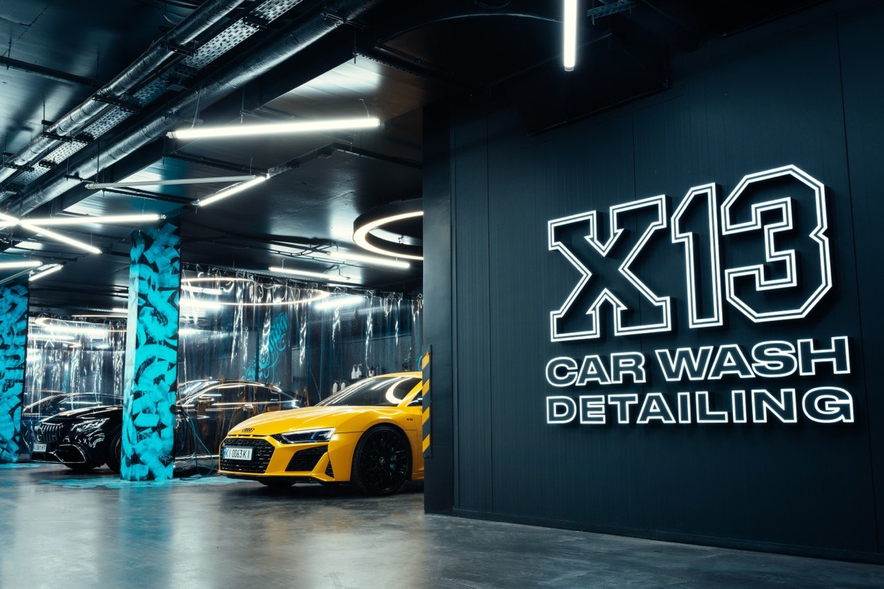 Студія X-13 — вхід